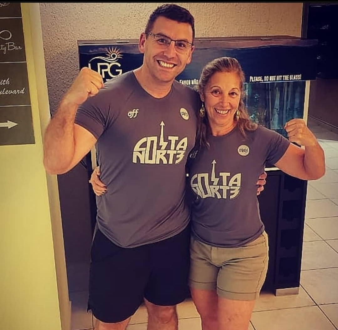 Caio Passos com a mãe, também maratonista de montanha